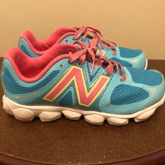 New Balance shoes - Picture 1 of 5